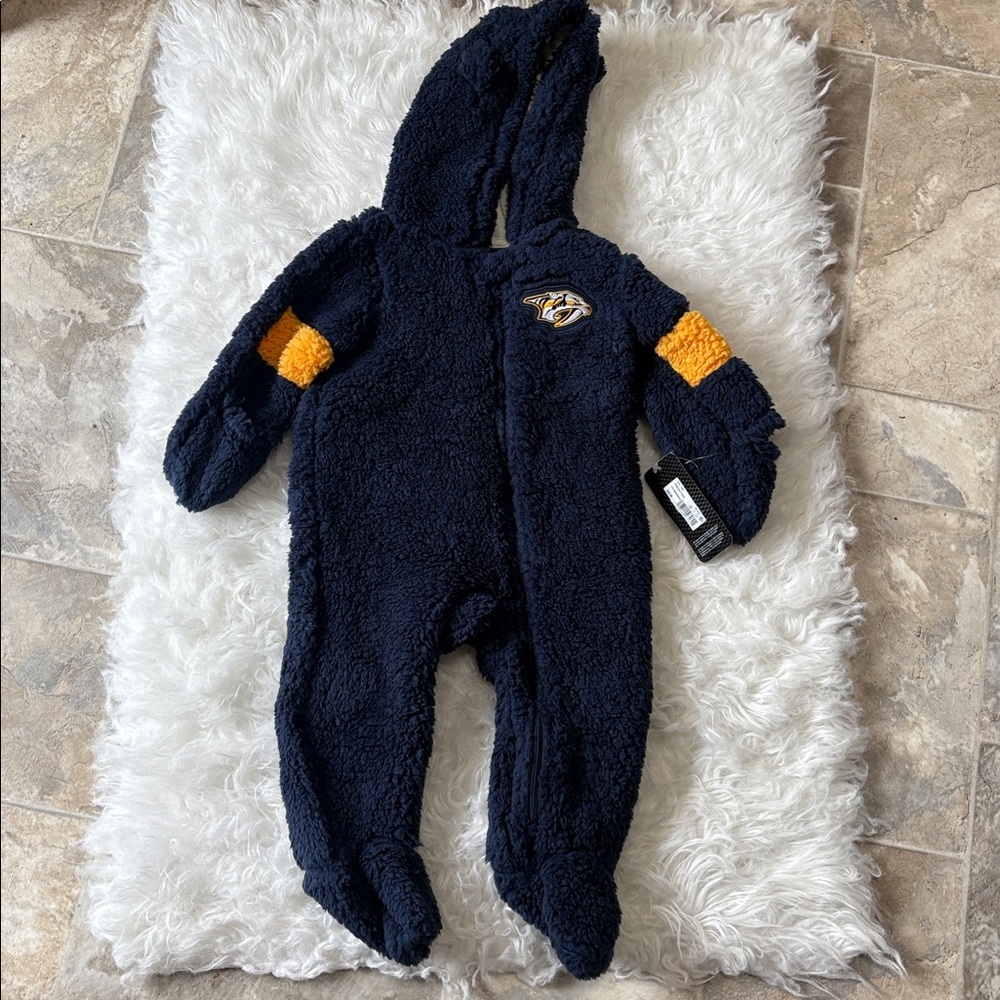 NWT NHL Nashville Predators Fleece Long Sleeve Hooded One Piece Size 18M